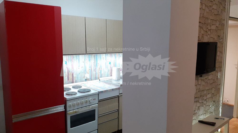 Izdajem namešten 1.5 stan na odličnoj lokaciji — 12