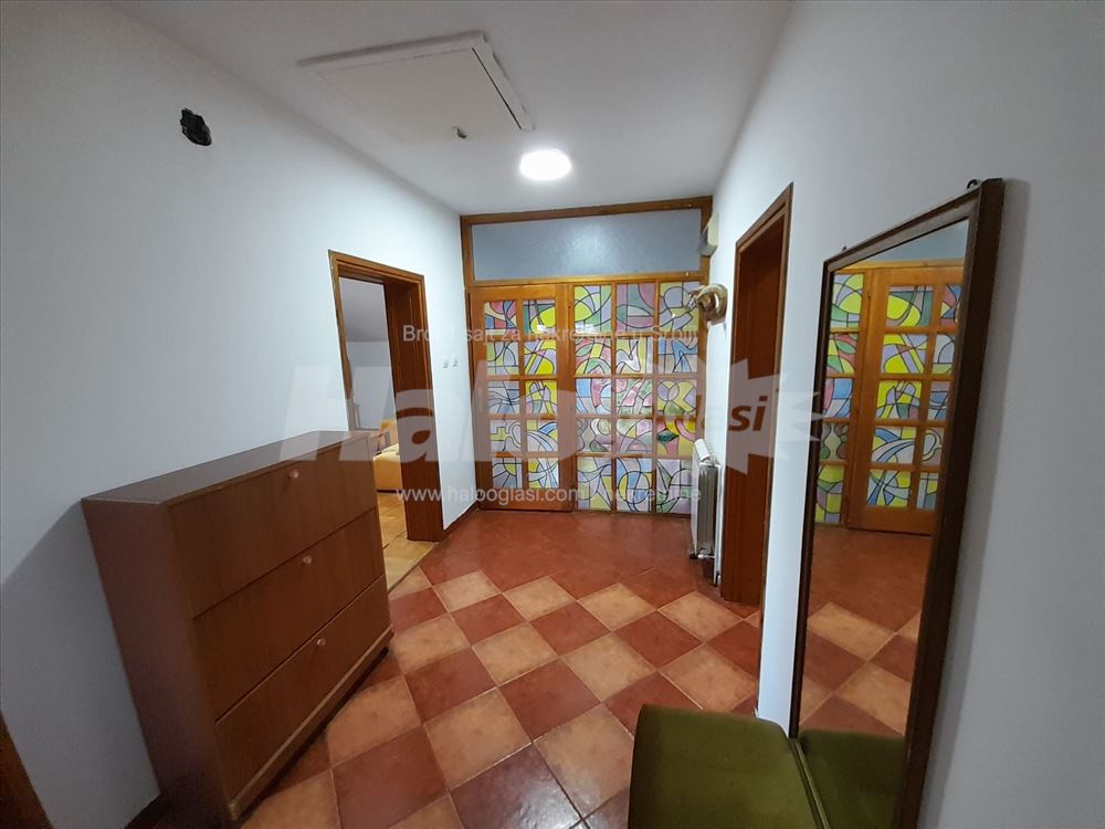 Izdajem namešten četvorosoban  stan — 8