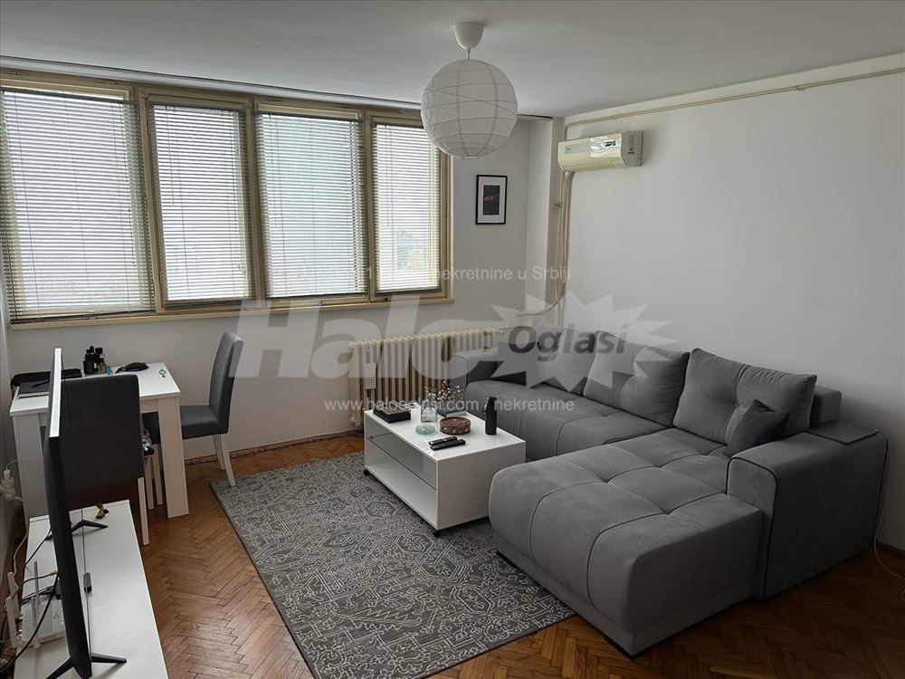 Izdajem namešten jednosobni stan od 32 m 2 . — 3