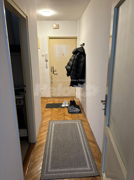 Izdajem namešten jednosobni stan od 32 m 2 . — 4