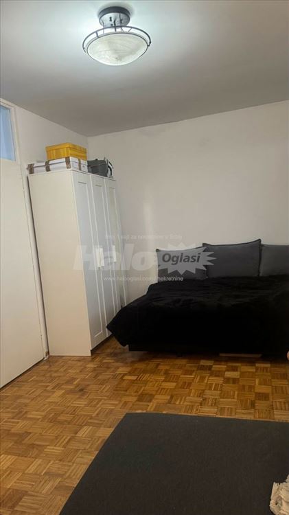 Izdajem namešten stan 32m² Crnotravska — 2
