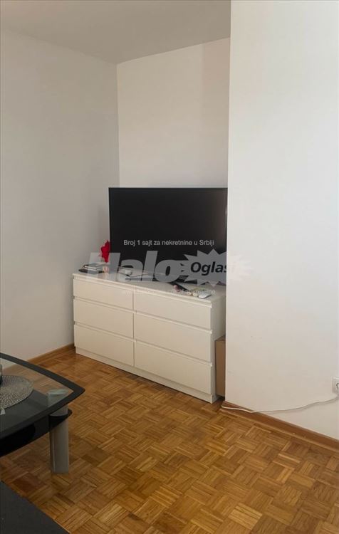 Izdajem namešten stan 32m² Crnotravska — 4
