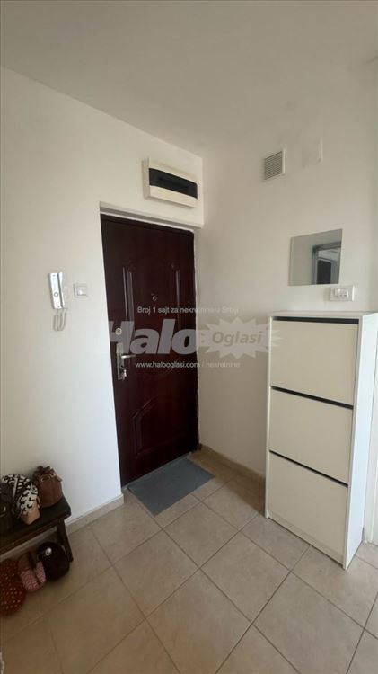 Izdajem namešten stan 32m² Crnotravska — 5