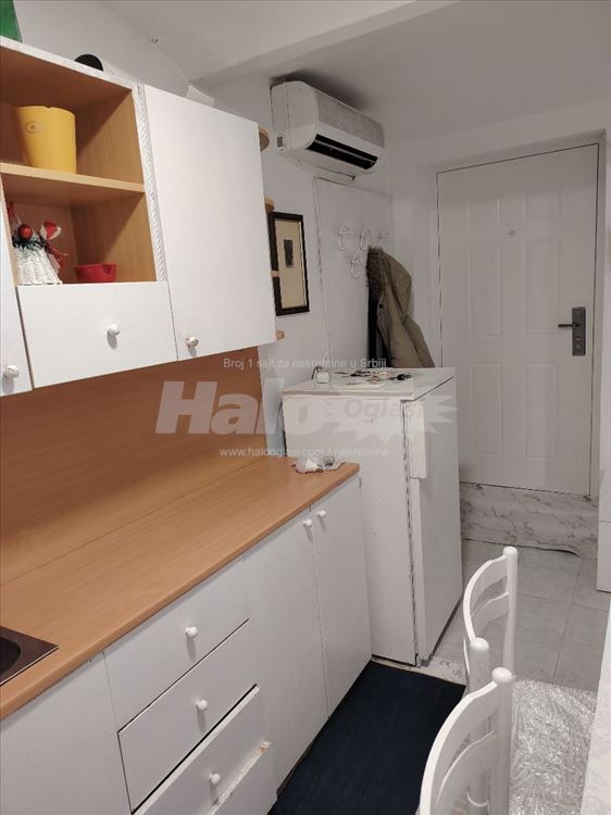 Izdajem namešten stan 35m2 Vračar, vlasnik — 2