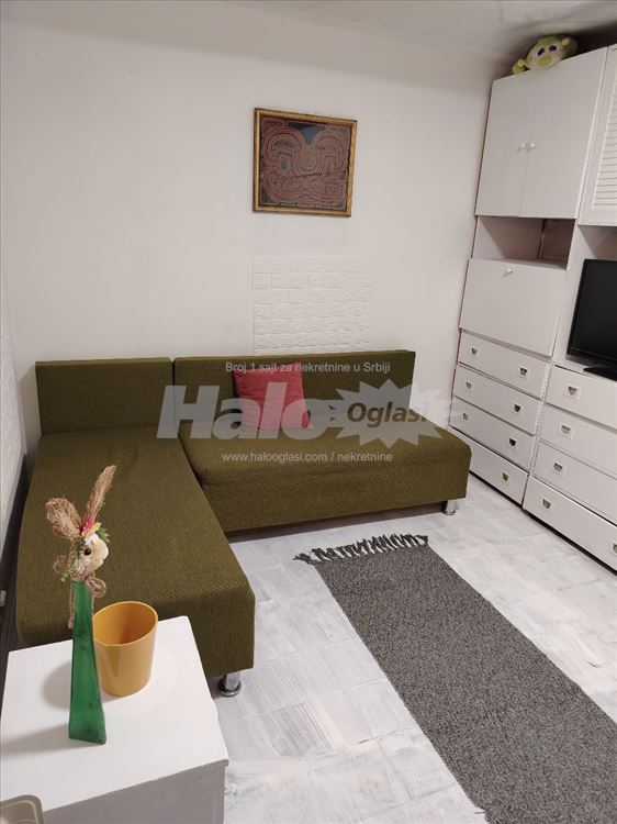Izdajem namešten stan 35m2 Vračar, vlasnik — 13