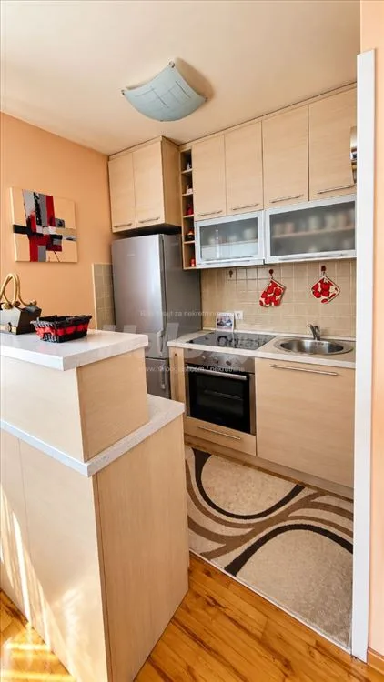 Izdajem namešten stan 41 m2 — 5