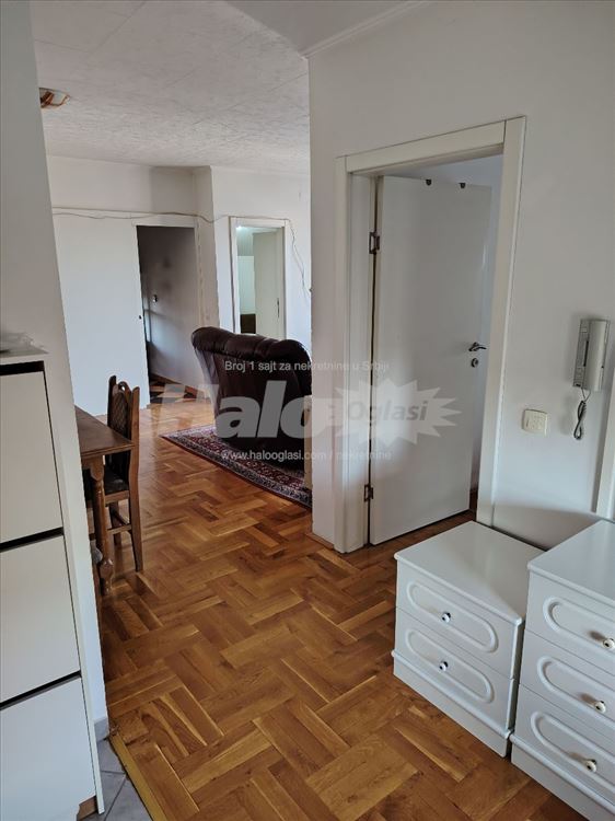 Izdajem namešten stan 50m2 — 13