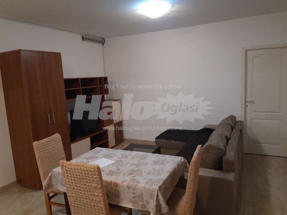 Izdajem namešten stan kod Grand kafe — 3