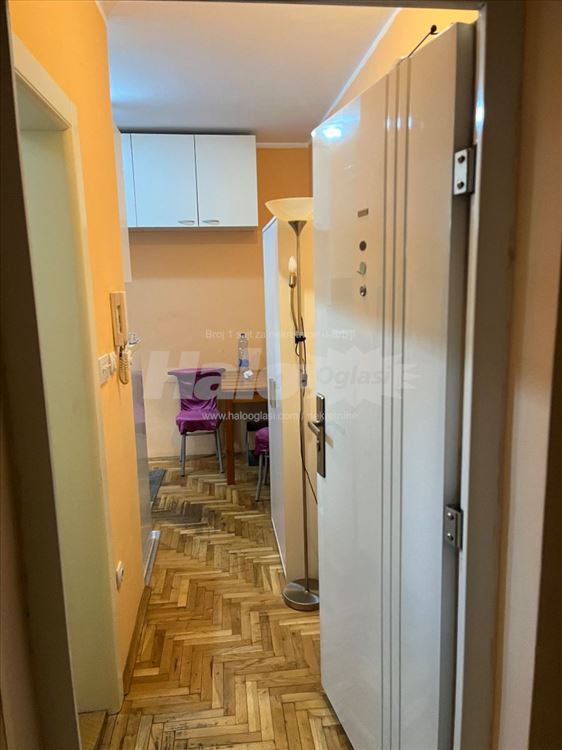 Izdajem namešten stan na Mirijevu — 11