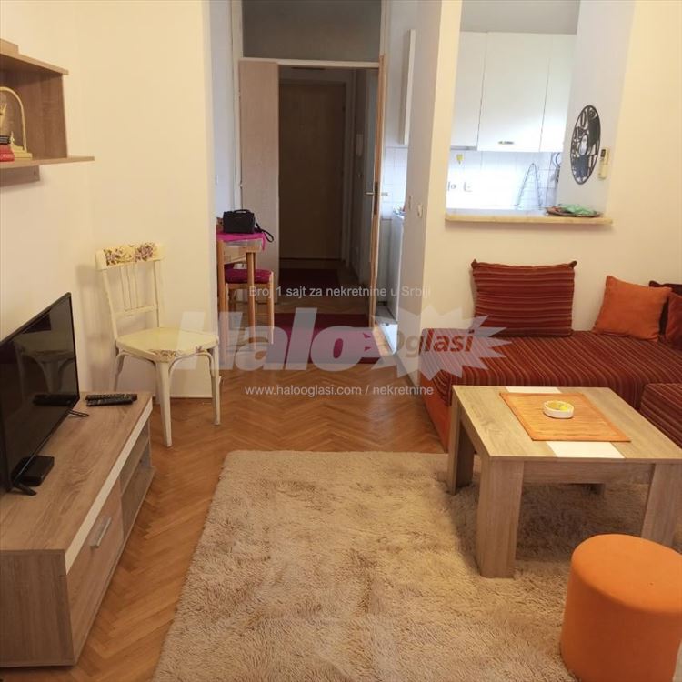 Izdajem namešten stan na Čukaričkoj Padini — 2