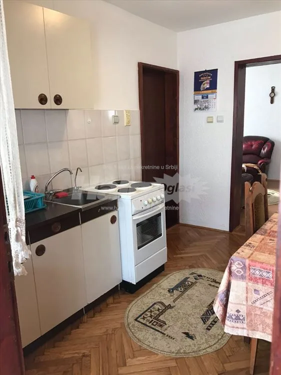 Izdajem namešten stan od 50m2 u Surčinu — 2