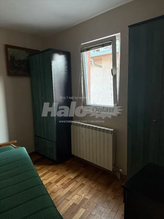 Izdajem namešten stan odmah useljiv — 5