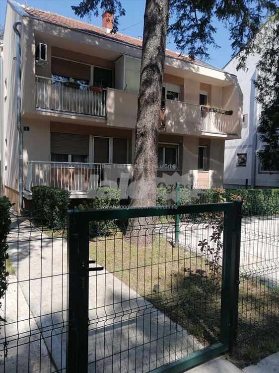 Izdajem namešten stan u Batajnici ŽENSKOJ osobi — 4