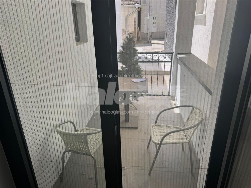 Izdajem namešten stan u Hercegovackoj 20 u Zemunu — 12