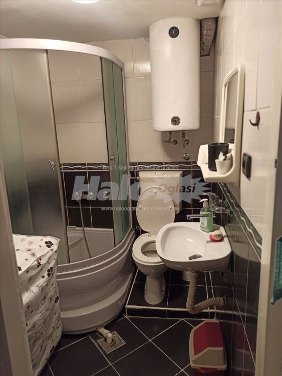 Izdajem nameštenu garsonjeru Banovo brdo — 3