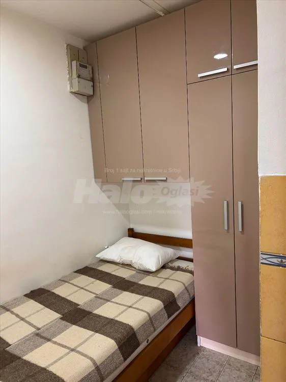 Izdajem nameštenu garsonjeru — 8
