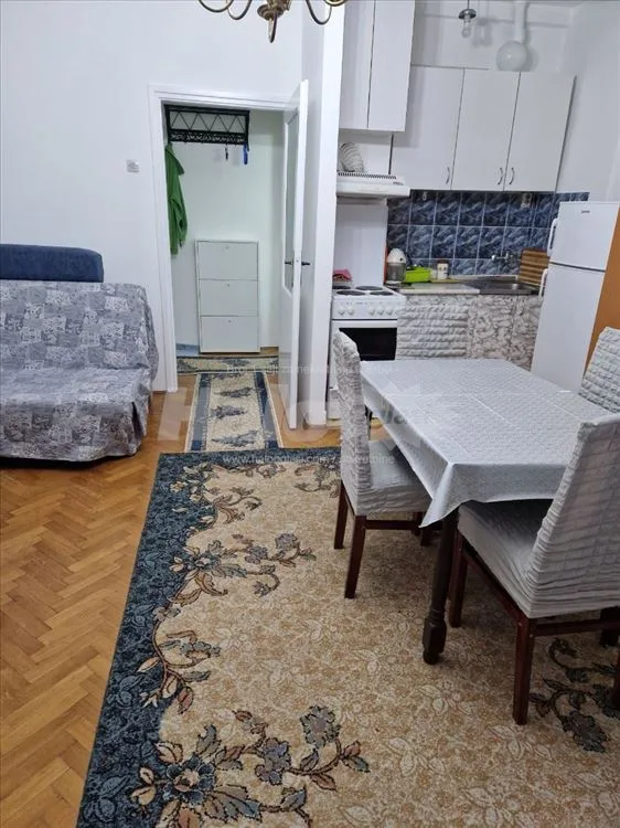 Izdajem nameštenu garsonjeru na Crvenom Krstu — 2