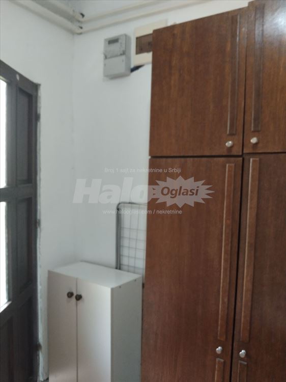 Izdajem nameštenu garsonjeru na Zvezdari — 3