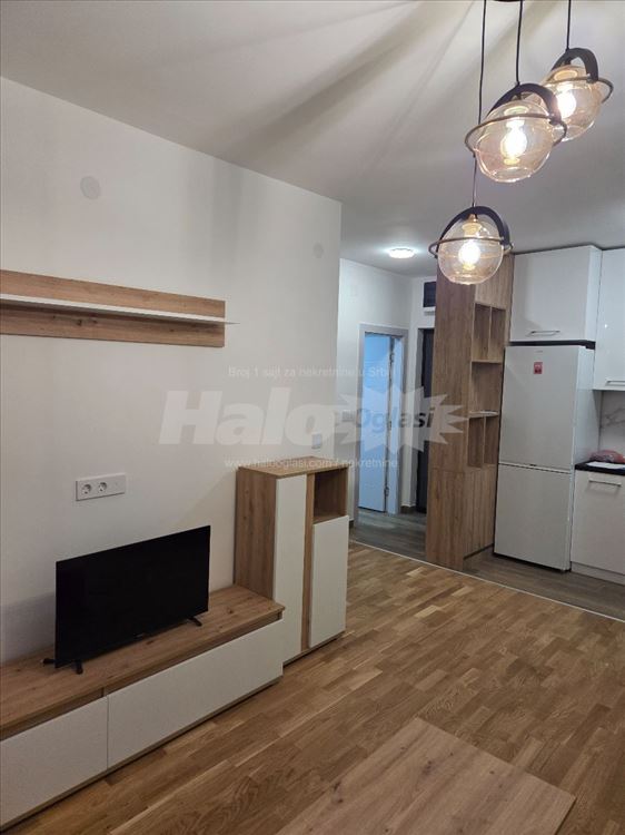 Izdajem nov, namesten stan od 40m2 — 9