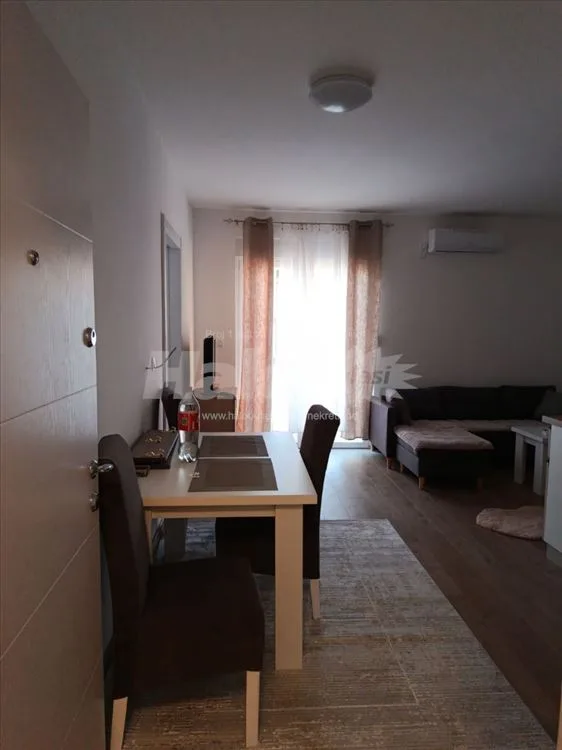Izdajem nov namešten stan 39m2 — 3