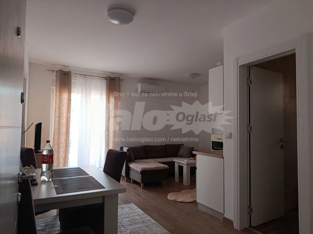 Izdajem nov namešten stan 39m2 — 4