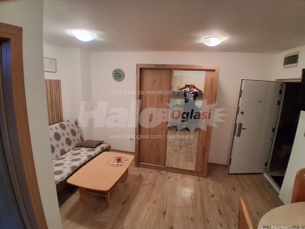 Izdajem nov namešten stan cena sa vodom.internetom — 10