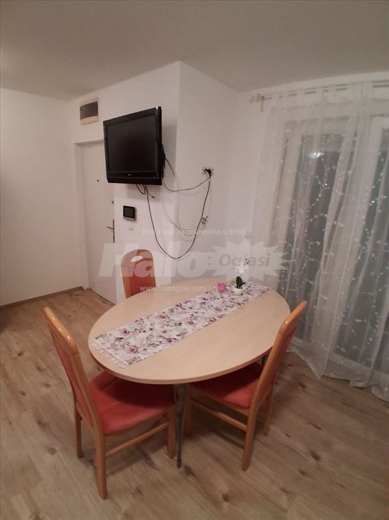 Izdajem nov namešten stan cena sa vodom.internetom — 12
