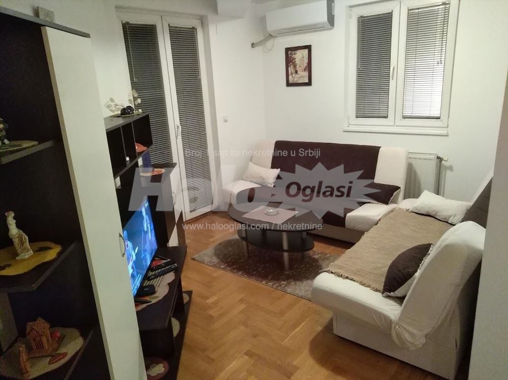 Izdajem nov, namešten stan idealan za studente — 2