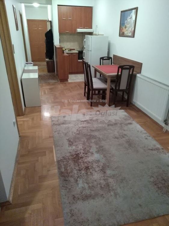 Izdajem nov, namešten stan idealan za studente — 10