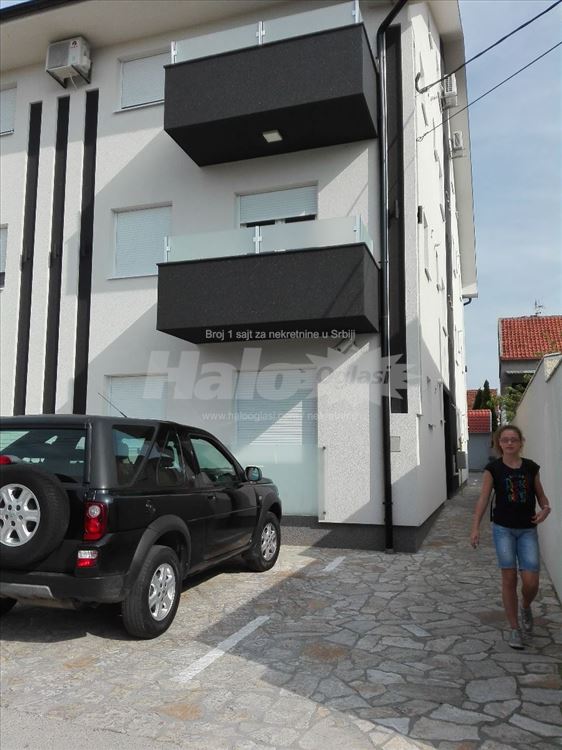 Izdajem Novi Lux stan 2 parking mesta — 2