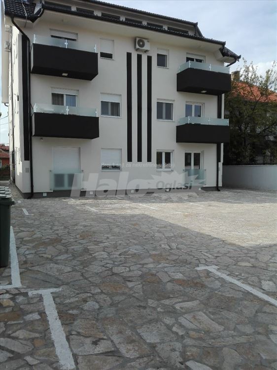 Izdajem Novi Lux stan 2 parking mesta — 15