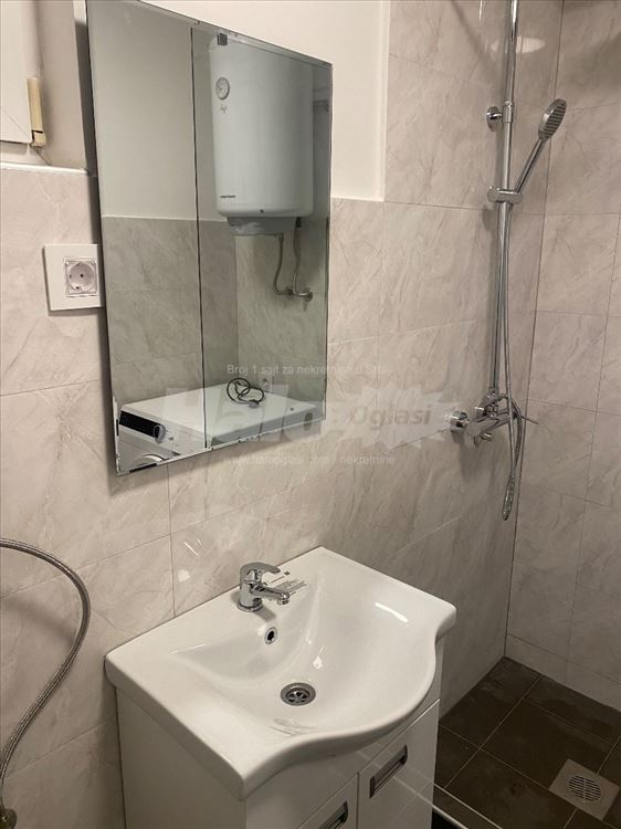 Izdajem novu garsonjeru kod Ofk stadiona — 6