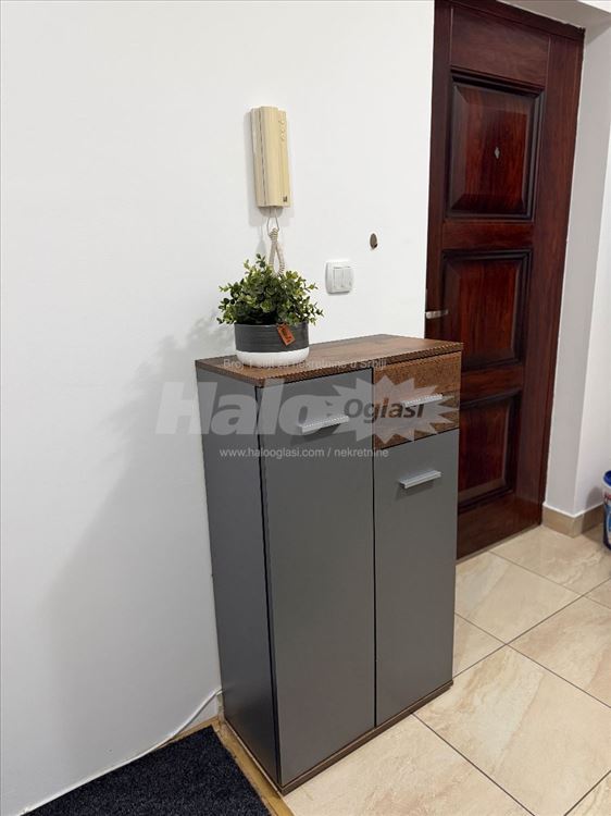 Izdajem novu namestenu garsonjeru 35kv — 12