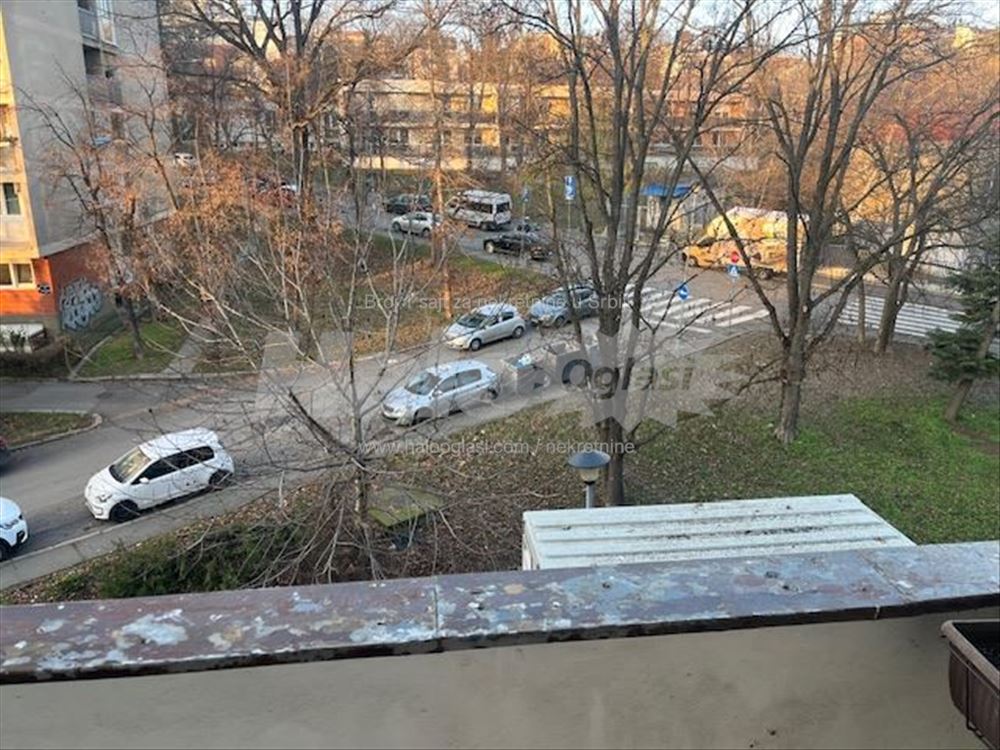 Izdajem odličan stan u Šumicama — 2