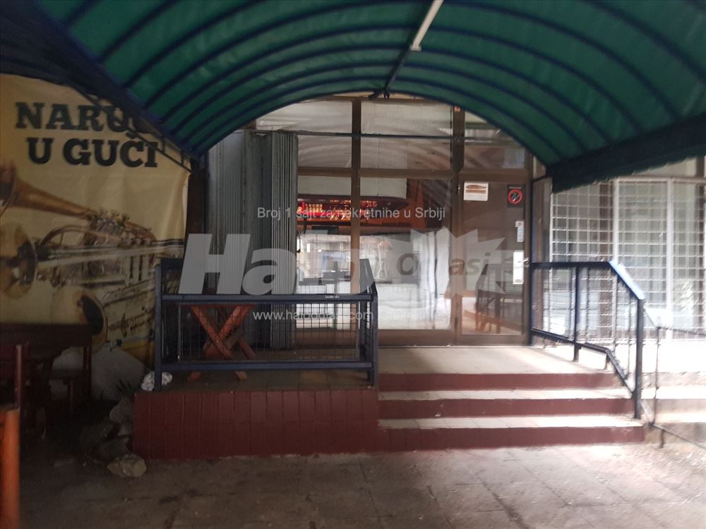 Izdajem opremljen Restoran Piceriju — 2