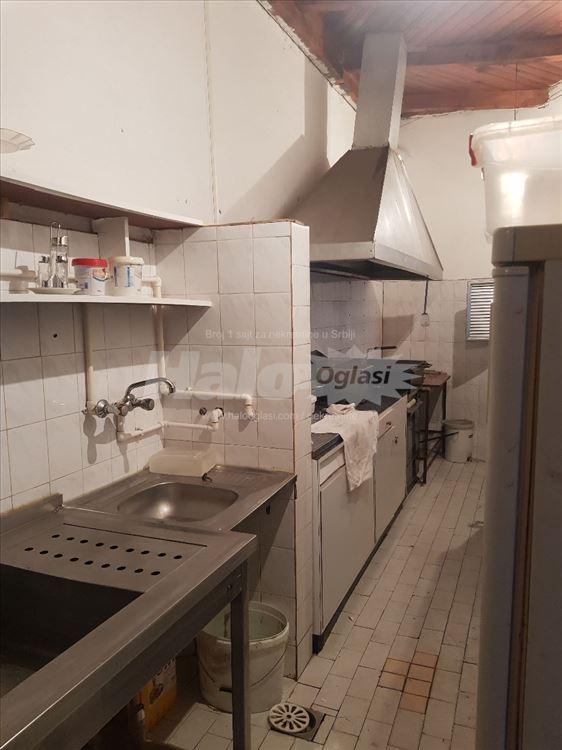 Izdajem opremljen Restoran Piceriju — 8
