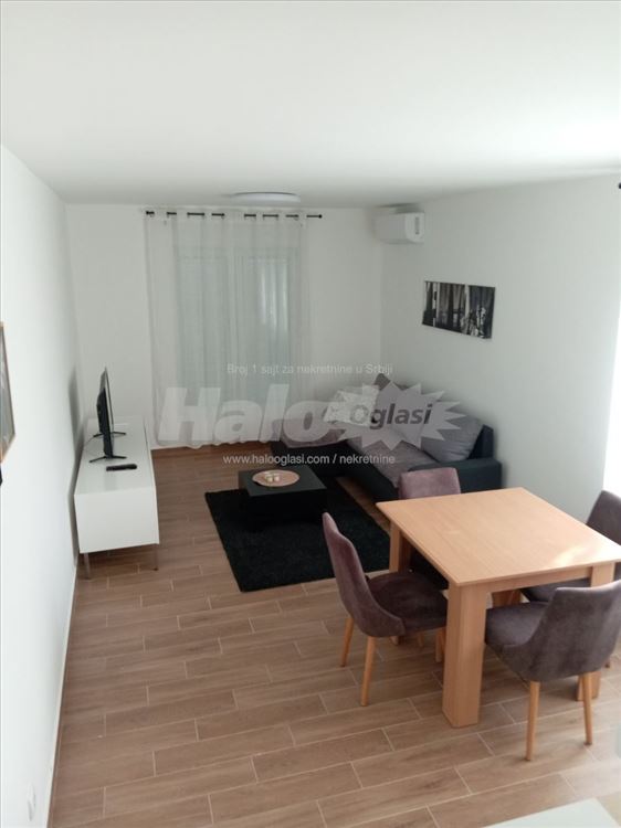 Izdajem opremljen stan u Batajnici 1.5 — 2