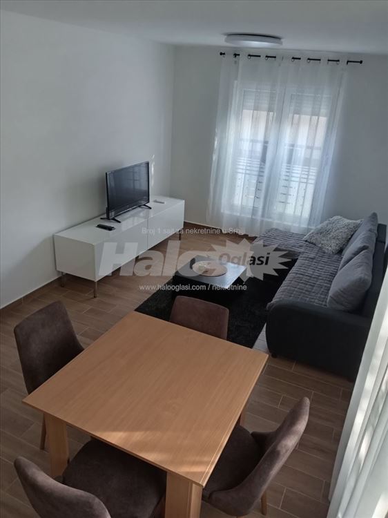 Izdajem opremljen stan u Batajnici 1.5 — 3