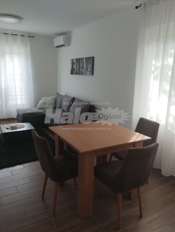 Izdajem opremljen stan u Batajnici 1.5 — 5