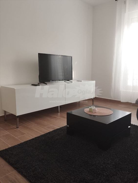 Izdajem opremljen stan u Batajnici 1.5 — 6