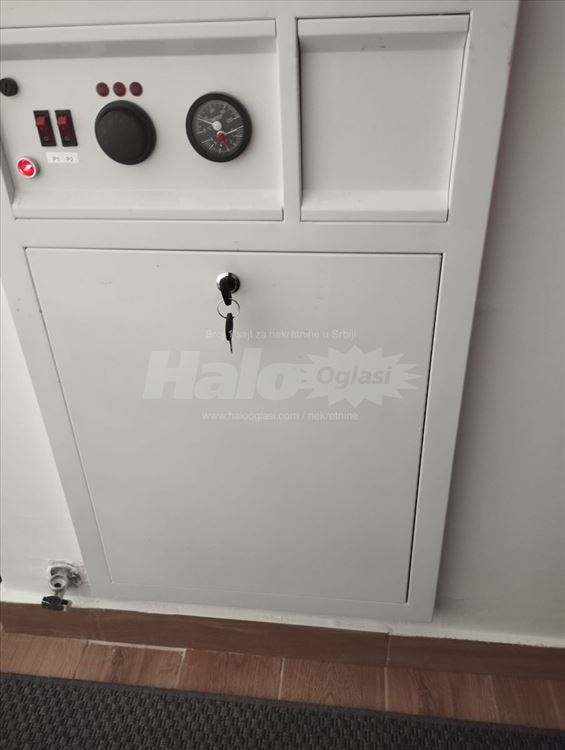 Izdajem opremljen stan u Batajnici 1.5 — 12