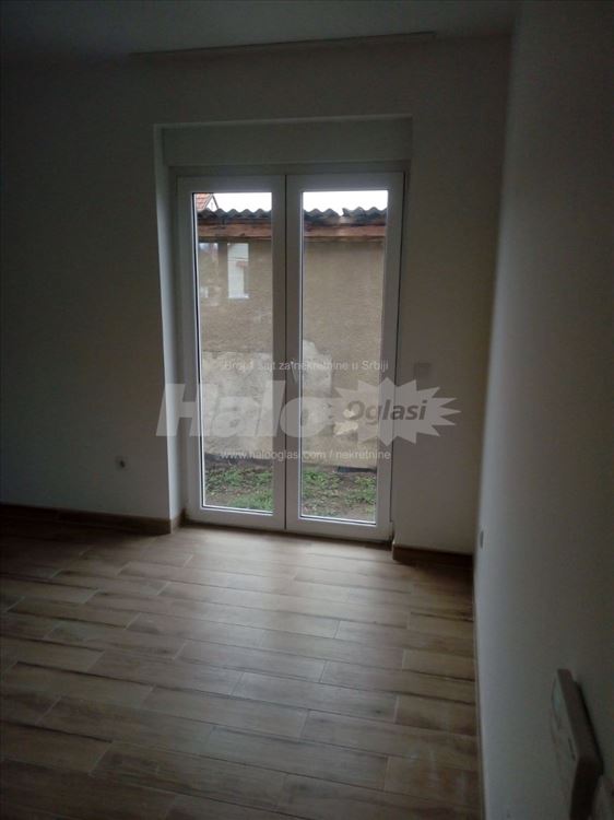 Izdajem polunamesten stan u Batajnici — 13