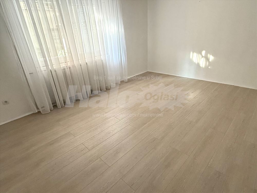 Izdajem poslovni prostor 2.0, prizemlje — 5