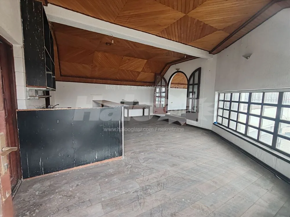 Izdajem poslovni prostor 45+40 m2 — 3