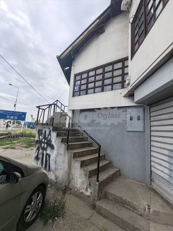 Izdajem poslovni prostor 45+40 m2 — 5