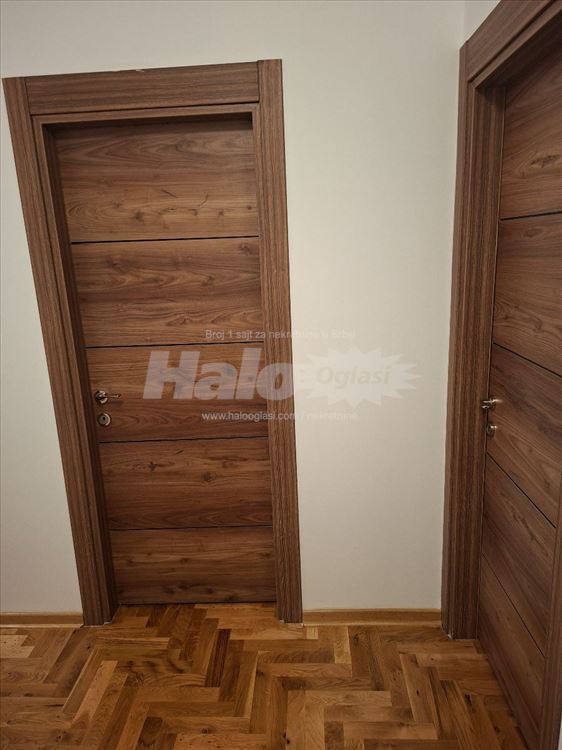 Izdajem poslovni prostor u prizemlju — 2