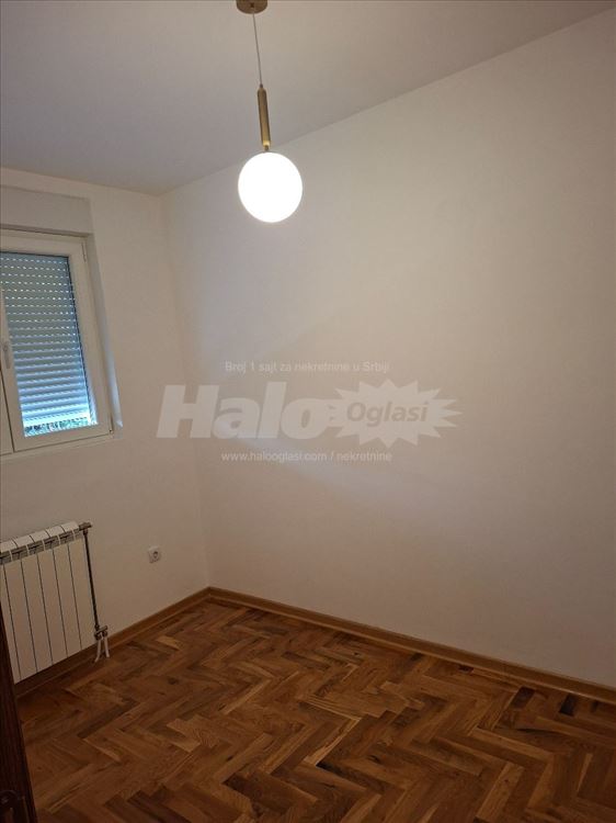 Izdajem poslovni prostor u prizemlju — 3