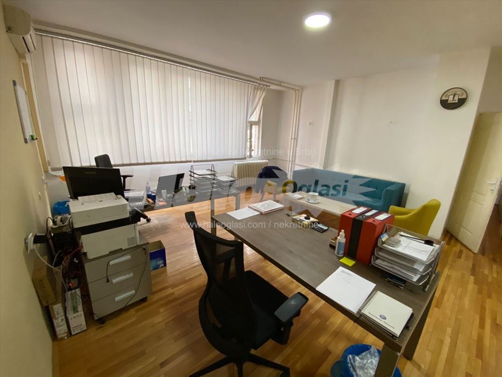 Izdajem poslovni prostor ugao Pozeske i Zrmanjske — 11