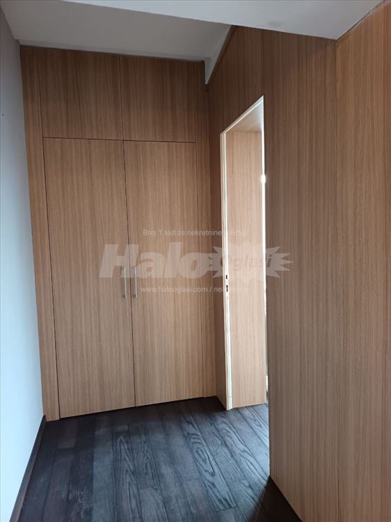 Izdajem poslovni/kancelariski prostor — 6