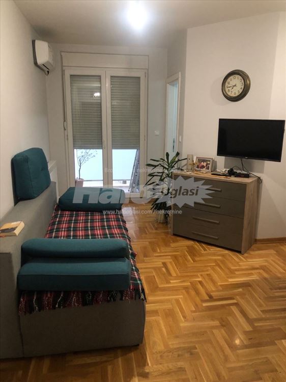 Izdajem potpuno namešten dvosoban  stan na Altini — 2